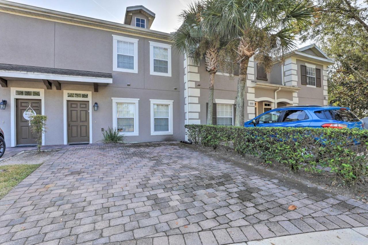 Family Townhome With Amenity Access!